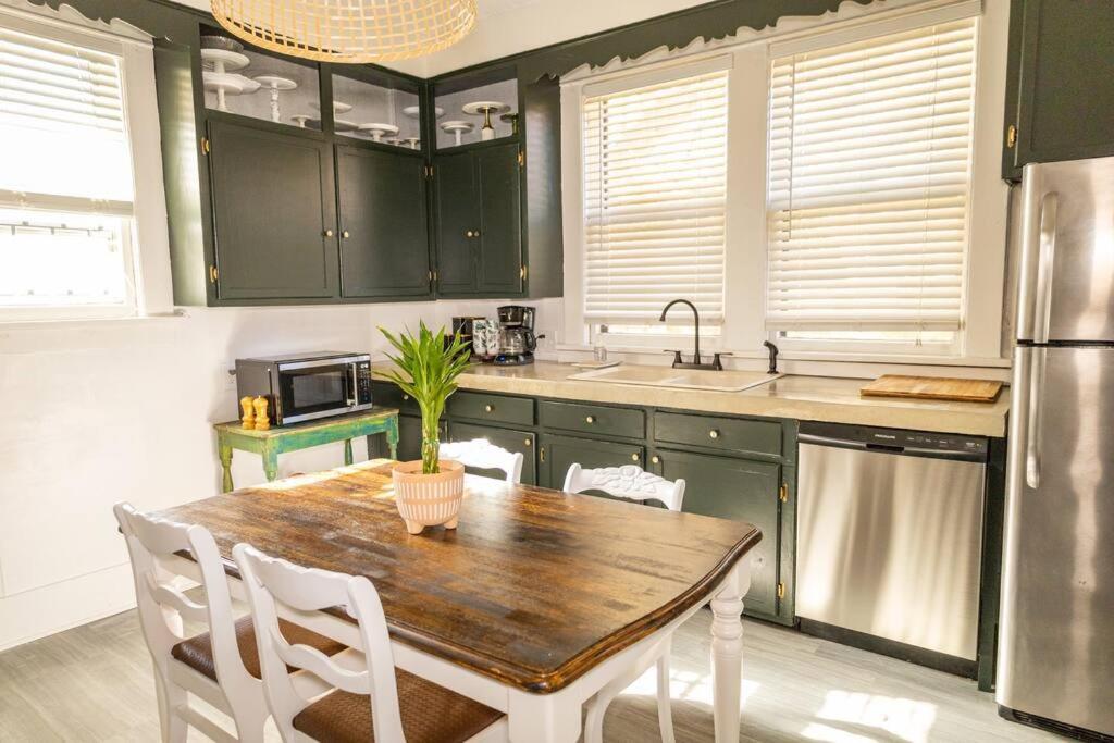 J Birds' Bungalow In The Heart Of Midtown Memphis Exteriör bild